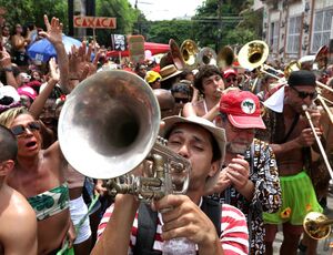 Urologista alerta para importância do uso de preservativo no carnaval