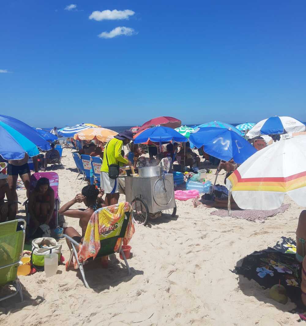 Água fervendo: O risco da venda do milho verde nas areias da praia carioca