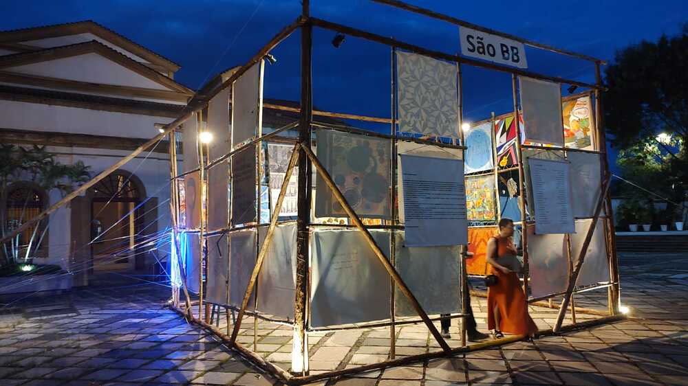 COLETIVO BB ARTES TRAZ TEMPLO DE BAMBU NA EXPOSIÇÃO 