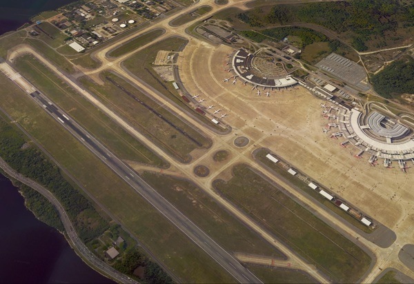 Governo cria grupo de trabalho para estudar futuro dos aeroportos do Galeão e Santos Dumont