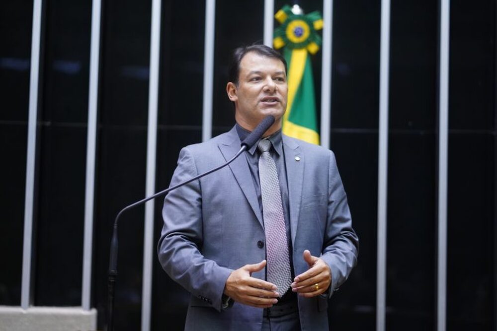  Projeto de lei do deputado Roberto Duarte permite que maiores de 16 anos dirijam