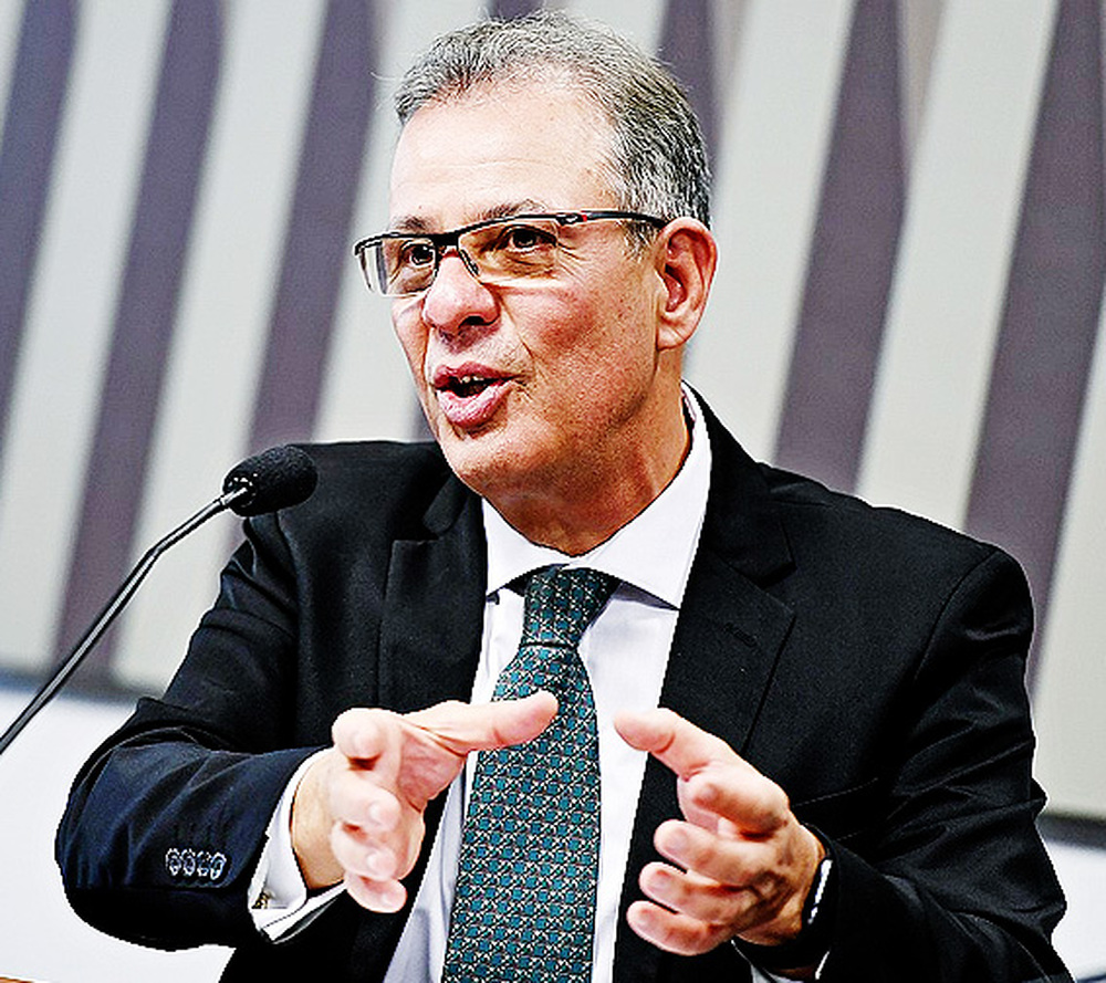 Ex-ministro diz que joias foram ‘incorporadas ao acervo oficial brasileiro’, mas não explica apreensão pela Receita