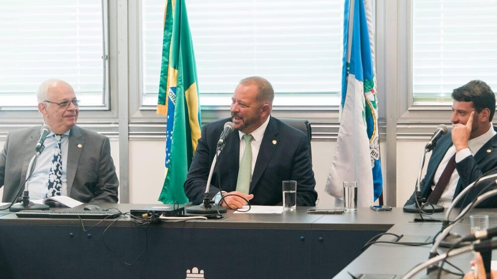 Deputado Guilherme Delaroli pede ao DER-RJ melhorias em estradas de Itaboraí e Aperibé