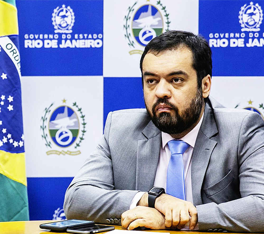 Claudio Castro demite secretária de Educação e combate o bolsonarismo no PL do Rio 
