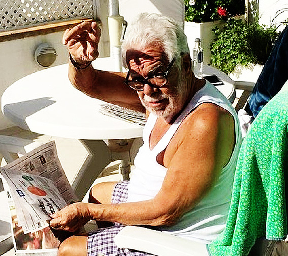 Manoel Carlos completa 90 anos e surge em foto inédita nas redes sociais