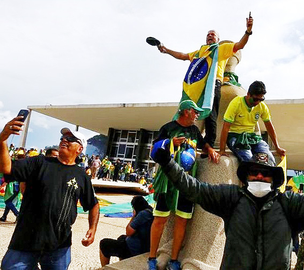 Igrejas evangélicas financiaram transporte de fieis a Brasília para 8/01