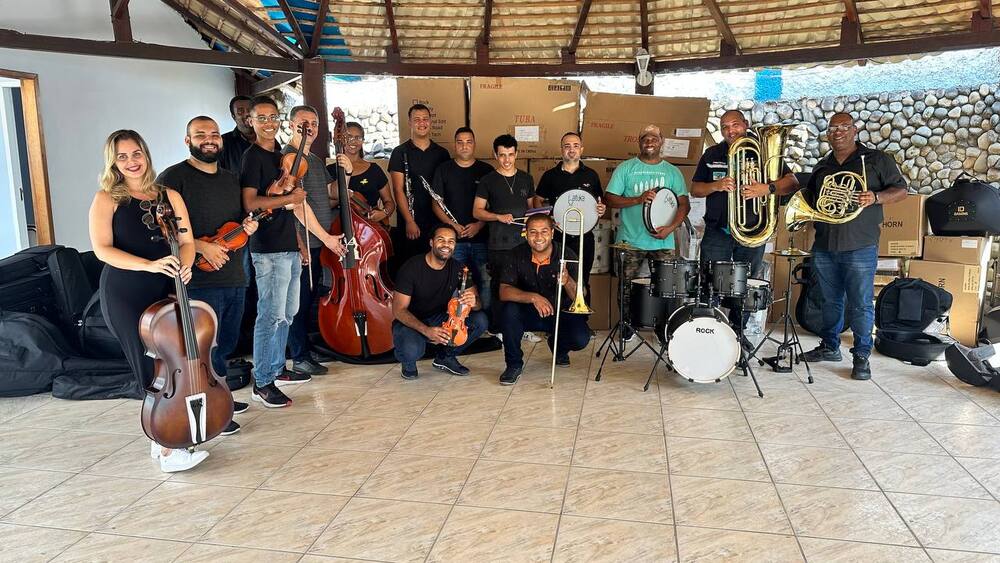 Prefeitura de Tanguá entrega mais 200 instrumentos para aulas de música nas escolas