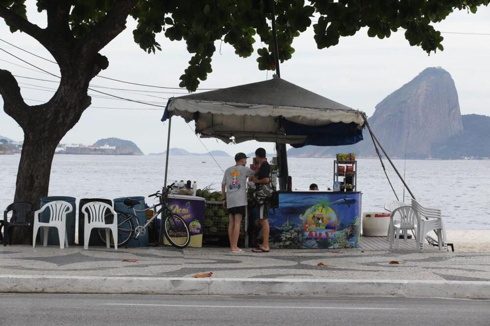 Justiça determina retirada dos quiosques da Praia de Icaraí