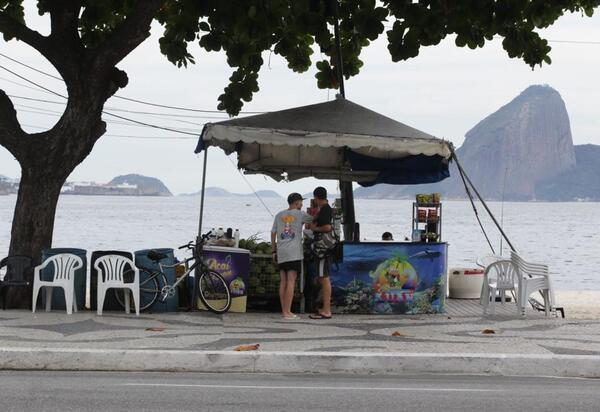 Justiça determina retirada dos quiosques da Praia de Icaraí