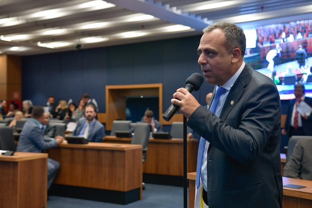 Projeto do Deputado Anderson Moraes (PL) regulamenta medidas de segurança contra os golpes aplicados em idosos