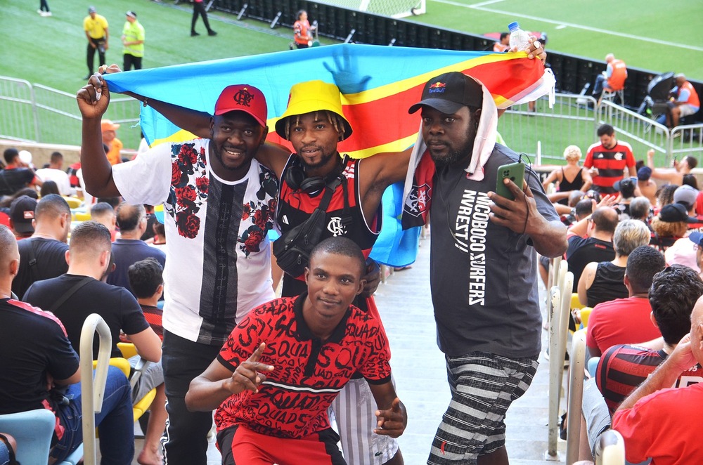 Governo e Flamengo levam refugiados, migrantes e vítimas de trabalho escravo ao Estádio do Maracanã