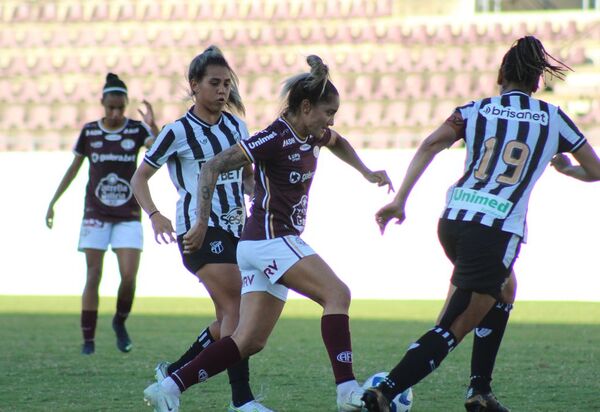 Ferroviária bate Ceará e assume liderança do Brasileiro Feminino