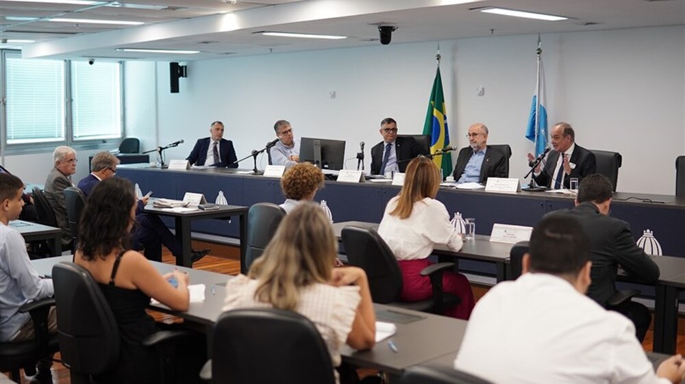 Governo apresenta na Alerj novo plano de desenvolvimento do rio com aumento de empregos, combate à miséria e economia verde