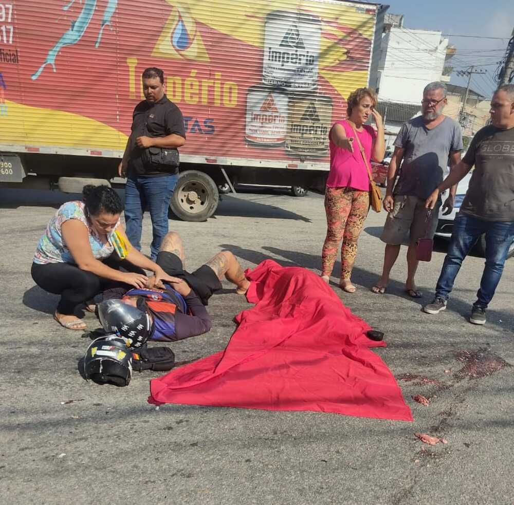 Mulher na garupa de moto vai a óbito em acidente de moto e ônibus em Bonsucesso