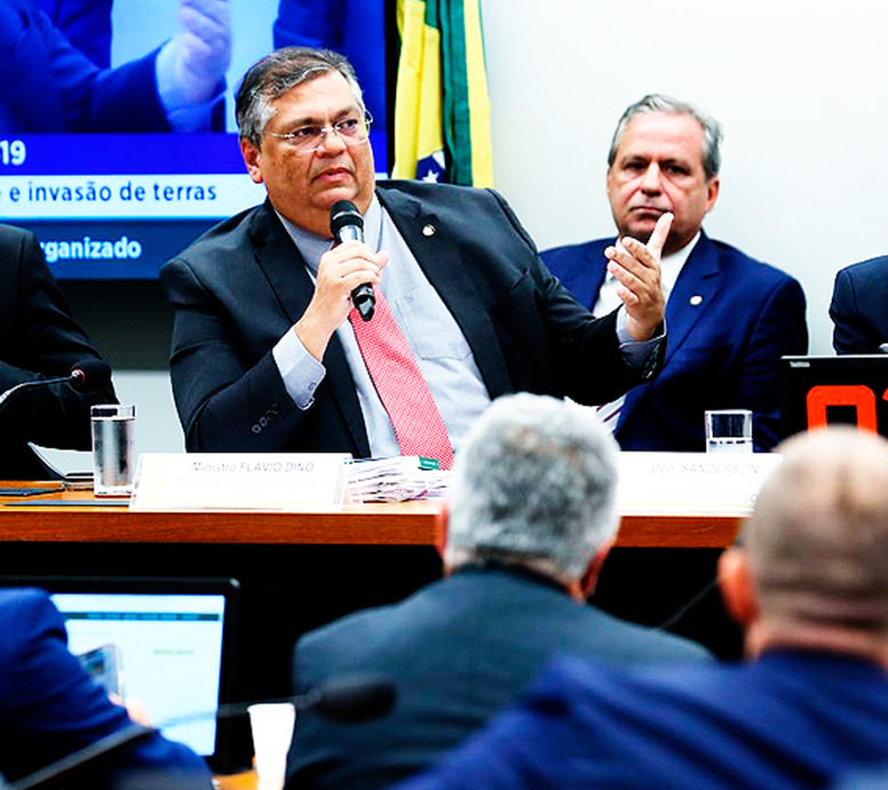 Dino relata ameaças e diz estar tomando providências legais