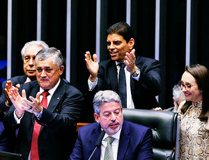 Câmara aprova urgência para projeto do arcabouço fiscal