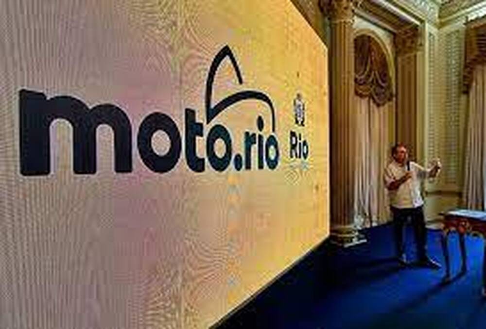 Prefeitura cadastra mototaxistas para começarem a utilizar aplicativo Moto.Rio