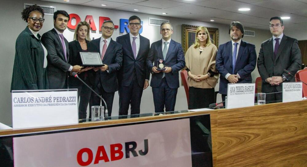  OAB-RJ homenageia o advogado Fernando Fragoso