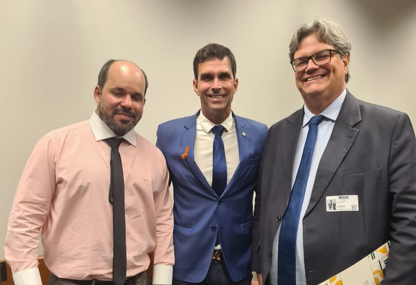 Assista: Deputado Federal Luiz Lima faz discurso bonito dentro do Aeroporto Galeão