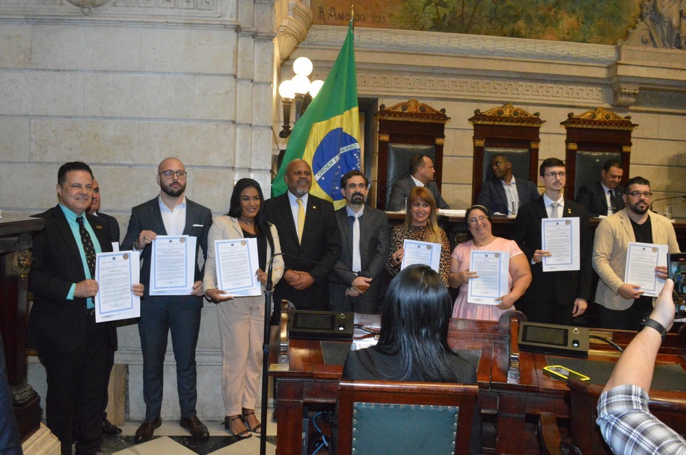  Vereador João Mendes de Jesus entrega Moção de Louvor e Aplausos a OSCAR MÜLLER, Jornalista e CEO da Revista MaisBonita e do Grandes Negócios