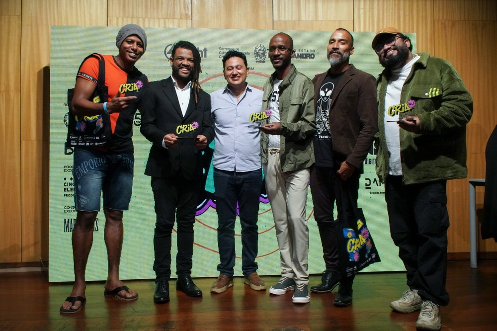 O Programa Cria RJ premiou na última quarta-feira (31/05), artistas de comunidades do Rio; Rene Silva e Raul Santiago participaram do evento