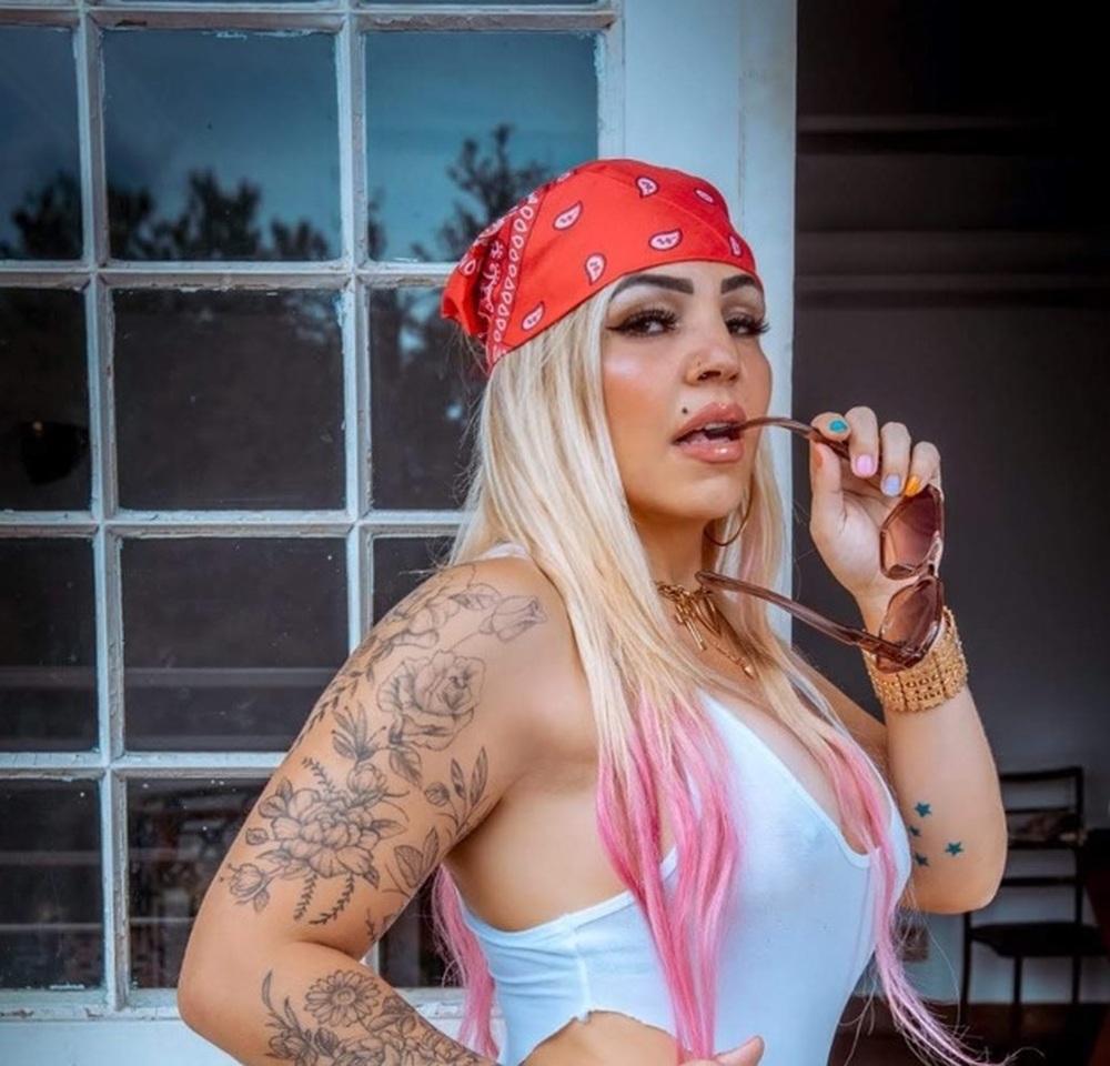 Sheila Pink - Musa de Grande Sucesso nas Redes Sociais, é a Gata da Hora