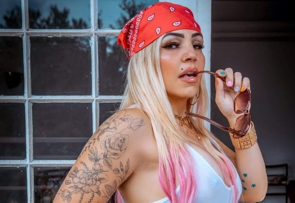 Sheila Pink - Musa de Grande Sucesso nas Redes Sociais, é a Gata da Hora