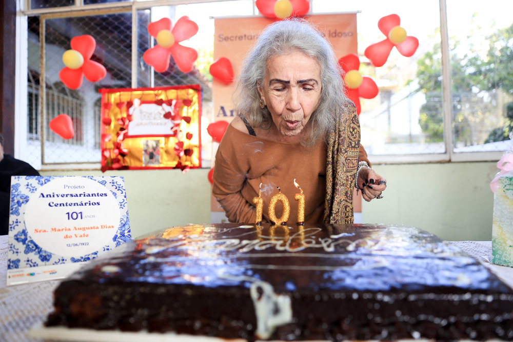 Idosos centenários em Niterói ganham festa da Prefeitura