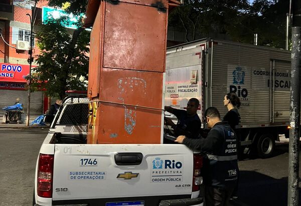 SEOP apreende dezenas de carrocinhas e milhares de mercadorias que estavam ocupando o calçadão de Campo Grande irregularmente