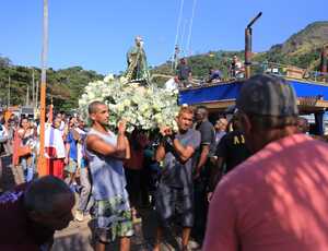 Missa campal e barqueata marcam festa de São Pedro, padroeiro dos pescadores, em Niterói