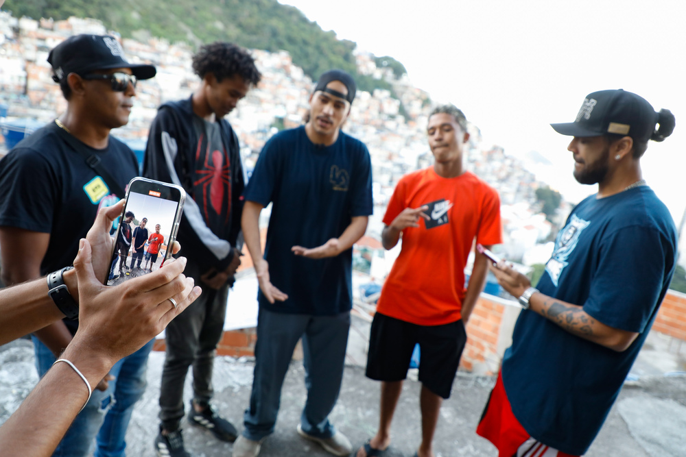 Cria RJ incentiva projetos criativos em favelas do Rio