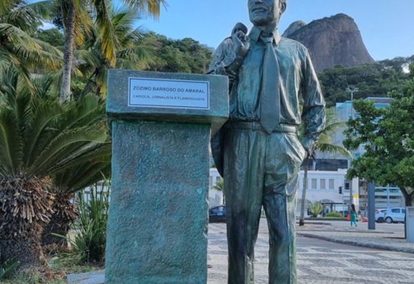 Estátua de Zózimo, no Leblon, está de volta ao Posto 12   