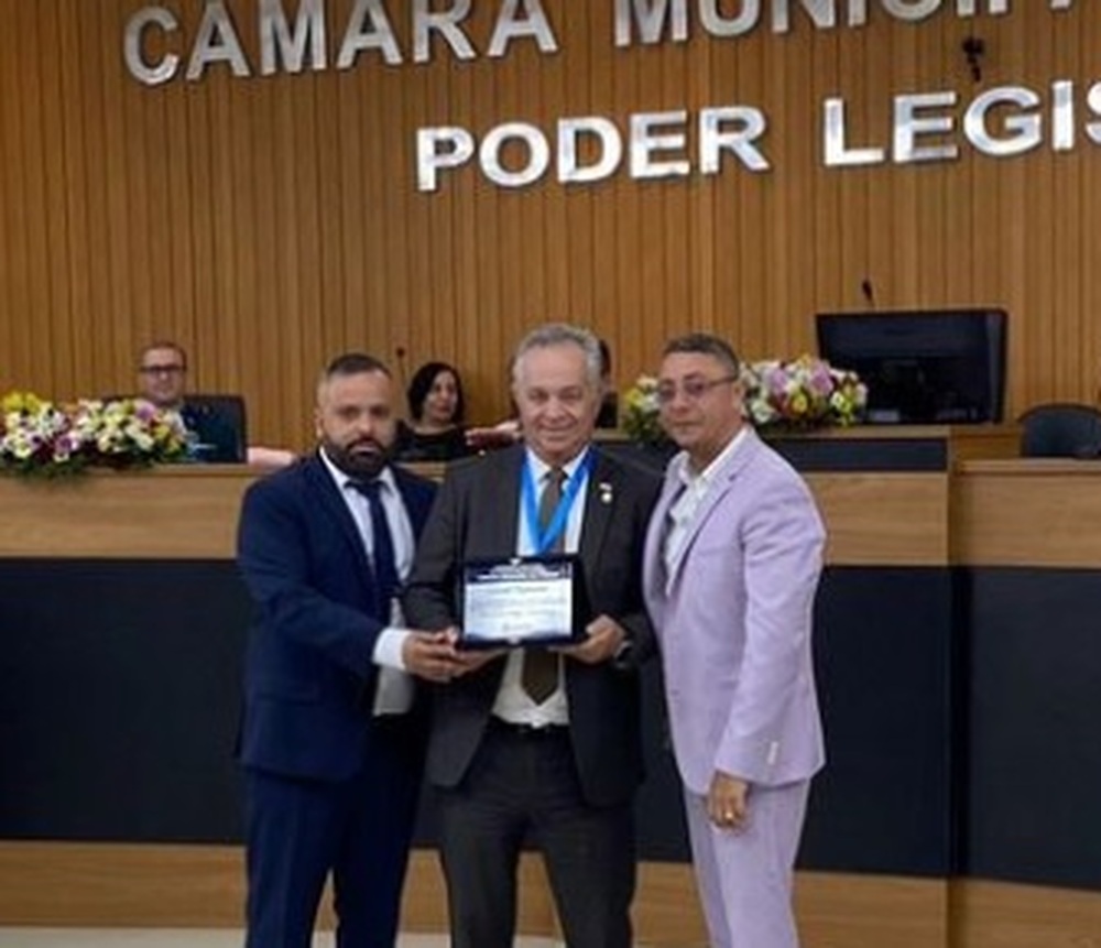 Brazão recebe título de cidadão Itaguaiense, durante solenidade comemorativa aos 205 anos do município