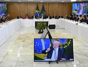 A ideia é dar ao Brasil uma política tributária que diminua a sonegação, diz Lula