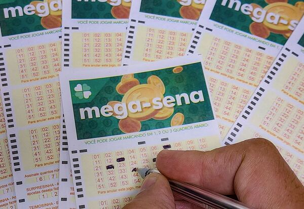 Ninguém acerta sorteio e prêmio da Mega-Sena acumula de novo