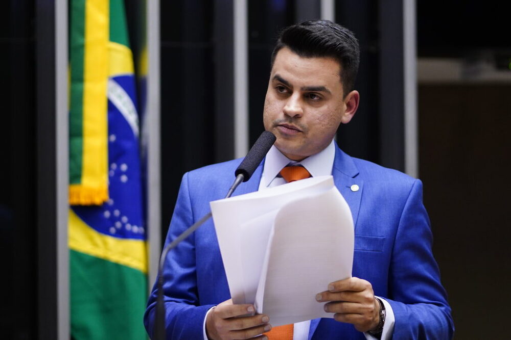 Deputado do PL pode ser expulso do partido a pedido de Valdemar após ter feito o ‘L’ com ministros do governo Lula