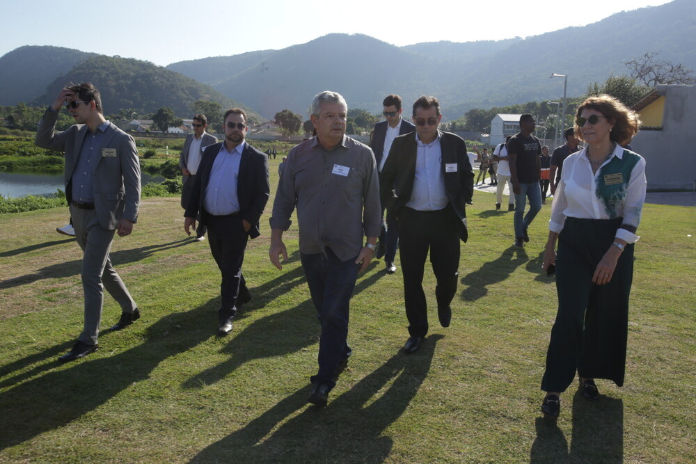 Prefeito Axel Grael apresenta avanços do saneamento em Niterói para grupo global de agentes do setor de infraestrutura