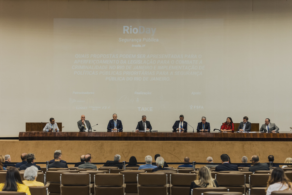 Evento Rio Day, faz Freixo (PT) e Pazuello (PL), Otoni de Paula (MDB) e Ceciliano (PT) sentarem lado a lado e concordarem sobre problemas com a Segurança no Rio
