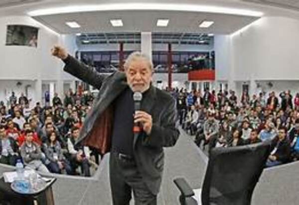 IGREJA COM ESCRAVOS? Lula sanciona Lei nº 14.647 que estabelece inexistência de vínculo empregatício de entidades religiosas com ministros, membros ou quaisquer outros que a eles se equiparem