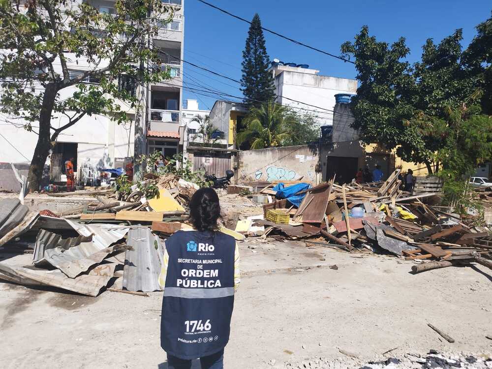 Prefeitura demole sete construções ilegais no Recreio dos Bandeirantes