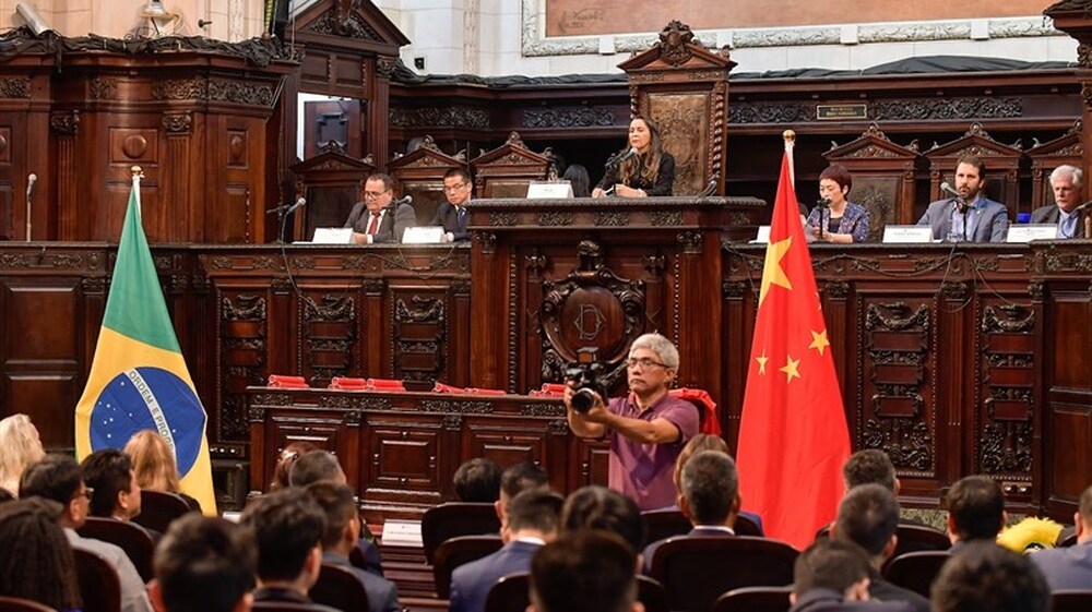 Parlamento concedeu Medalha Tiradentes e moções a instituições chinesas.