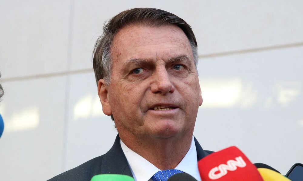 Bolsonaro é internado em São Paulo 