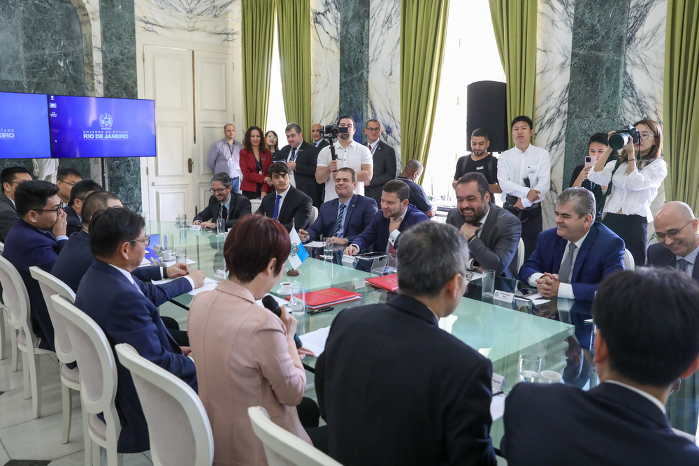 Governador Cláudio Castro recebe grupo chinês interessado em iniciar estudos do projeto da Linha 3 do Metrô