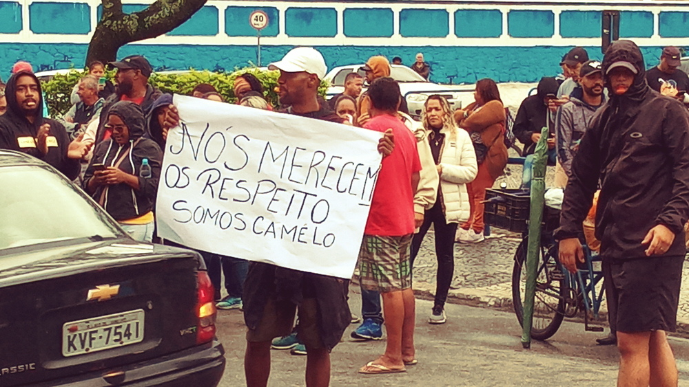 Crise: Camelôs protestam em frente à prefeitura de Nova Iguaçu contra fiscalização da Ordem Urbana