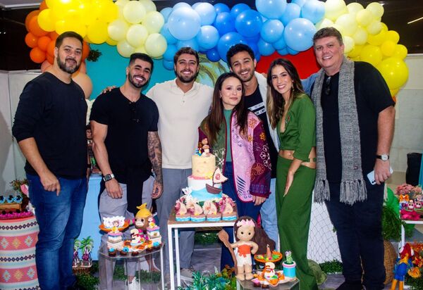 Filipa filha de Eike Duarte e Natalia Vivacqua completou 3 anos e ganhou festa dos pais