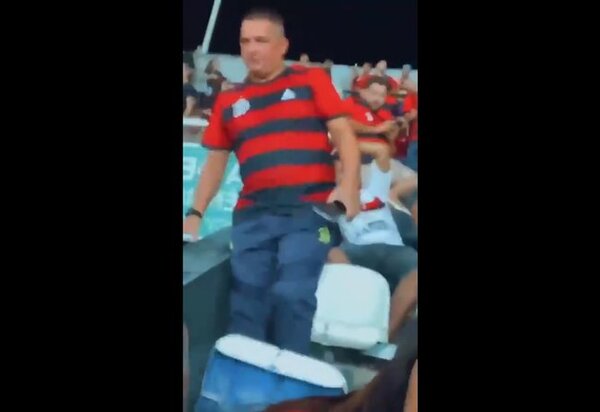 'Segovinha' ganha música da torcida do Flamengo, e Flamenguista quebra cadeira no Engenhão, Botafoguenses se enfurecem, ASSISTA