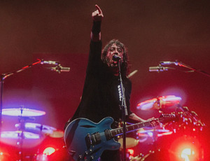 Foo Fighters mostra força no The Town com classic rock populista