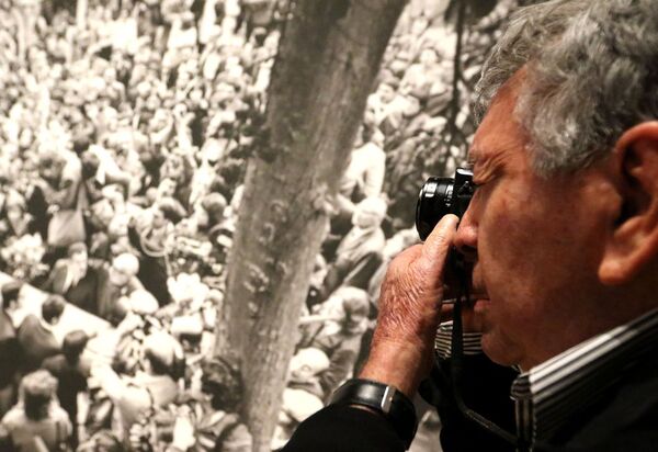 Exposição traz fotos de Evandro Teixeira nos 50 anos de golpe no Chile