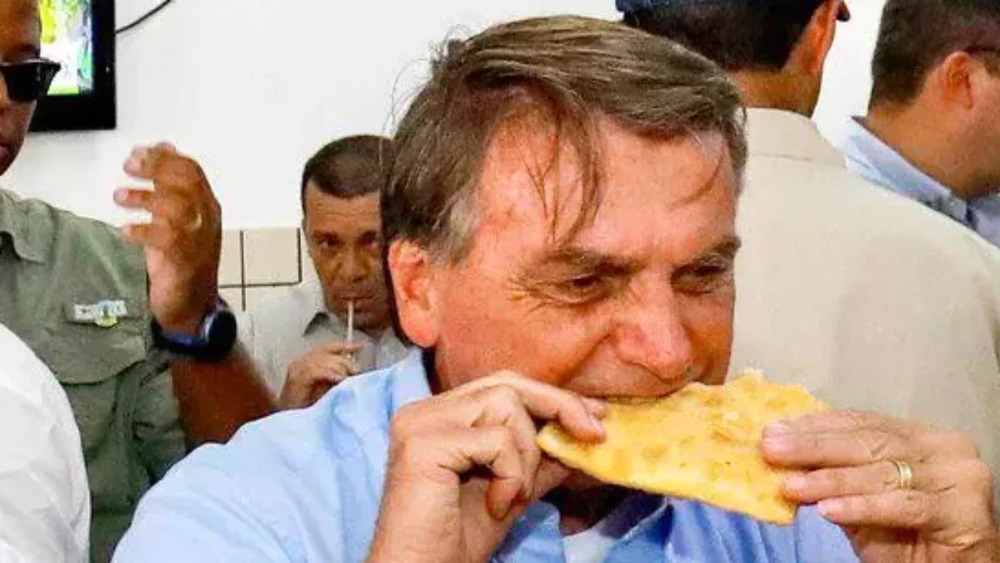 PASTELZINHO CARO: Bolsonaro gastou R$ 3.580.320,06 com alimentação no avião presidencial