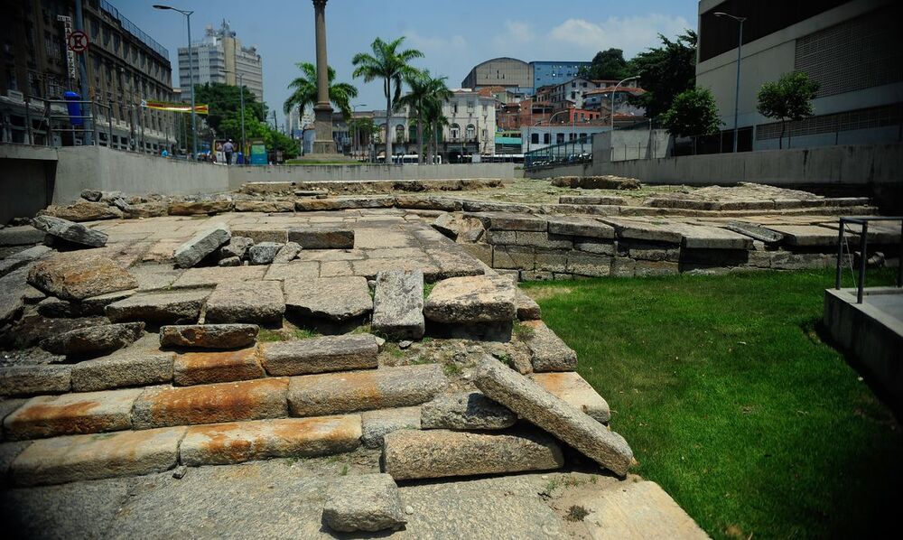 Arqueóloga carioca é premiada por descoberta do Cais do Valongo